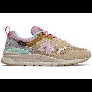 NEW BALANCE SNEAKERS
